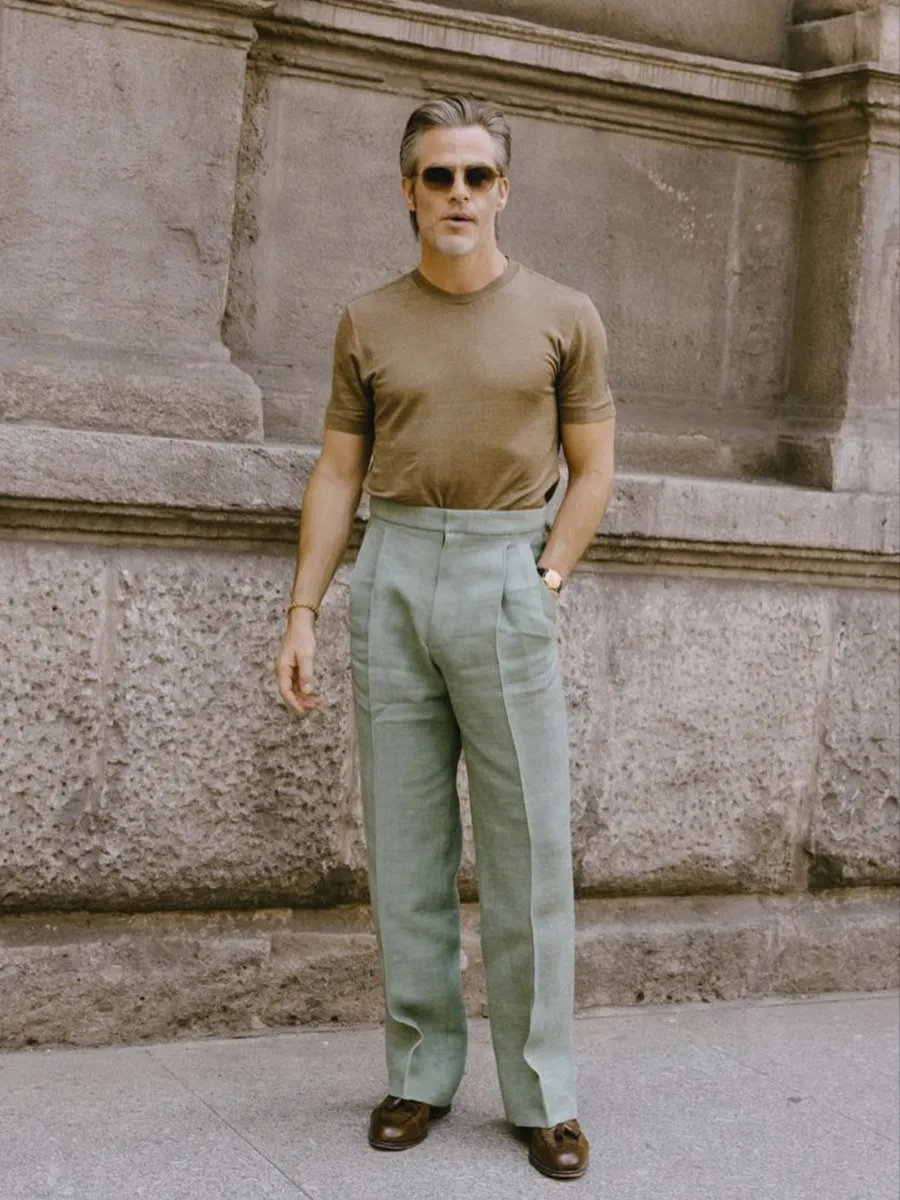 como-combinar-pantalon-lino-hombre-camiseta
