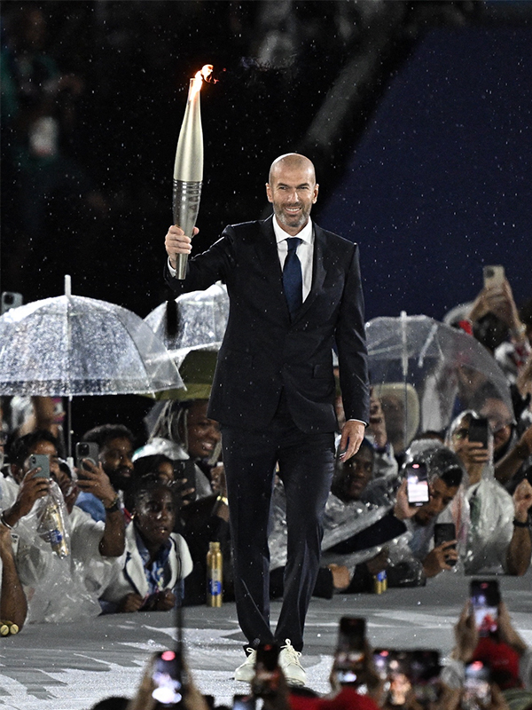 Zinédine-Zidane-traje-Zegna-antorcha-olímpica-2