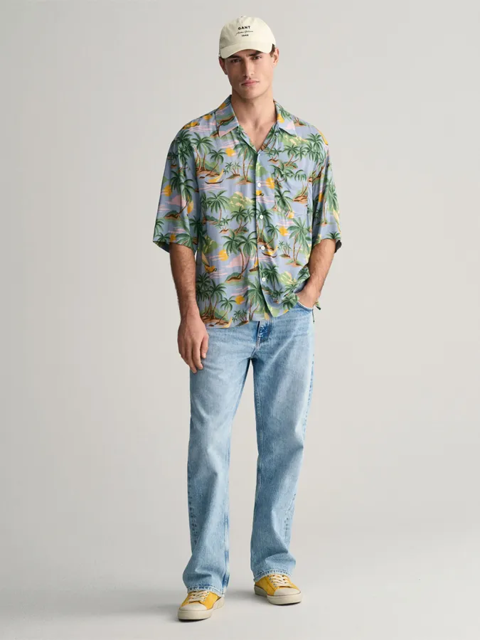 como-combinar-camisa-hawaiana-gant