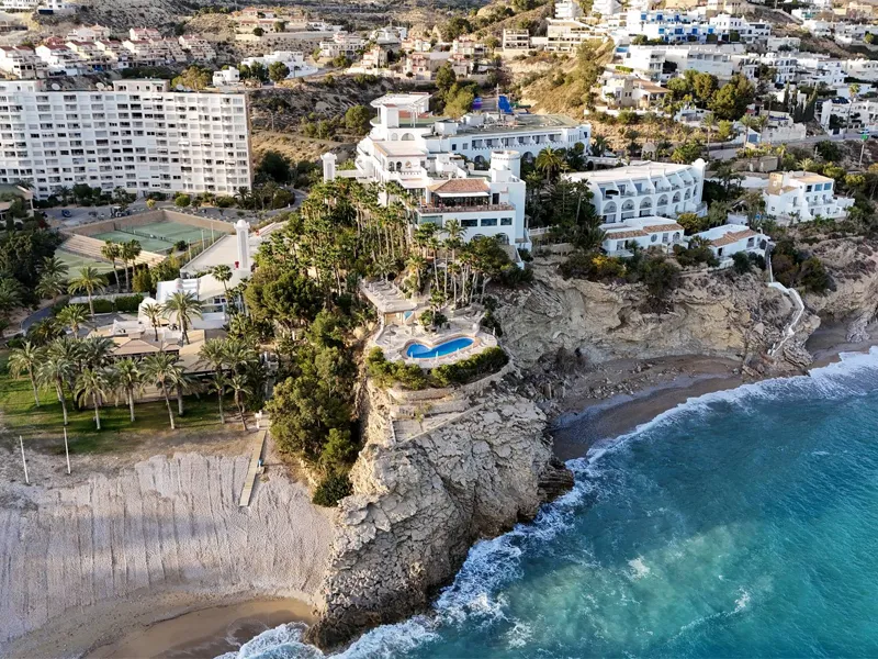 playas-de-españa-para-casarse-al-atardecer-playa-de-la-caleta