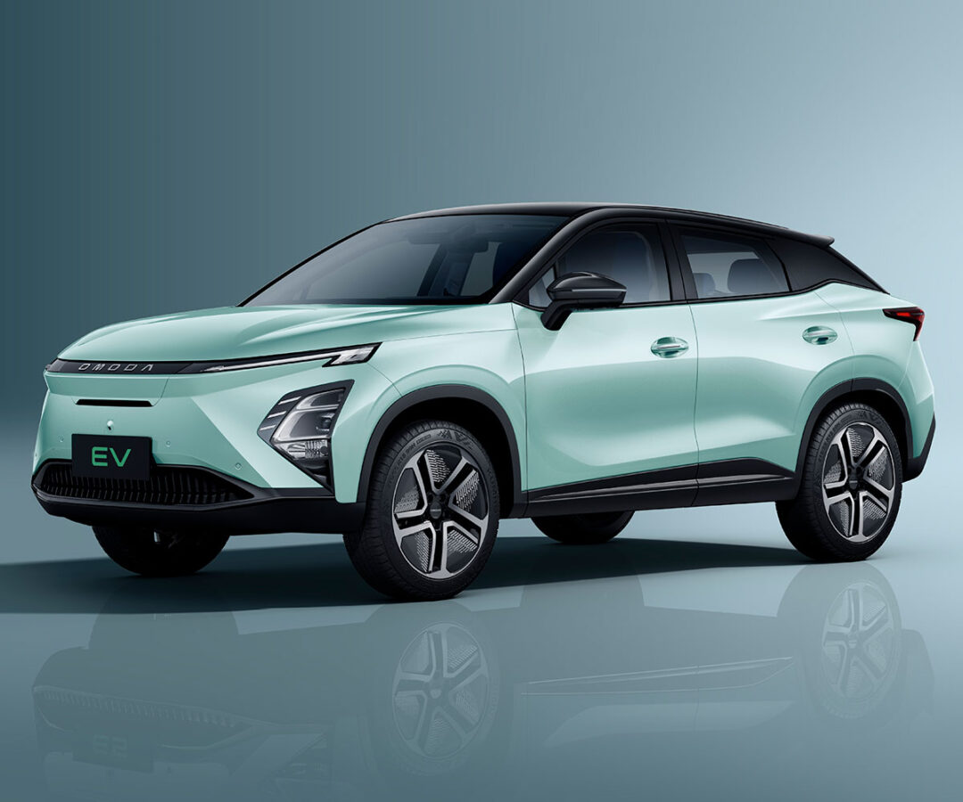 Diseño exterior del modelo EV de Omoda color verde agua