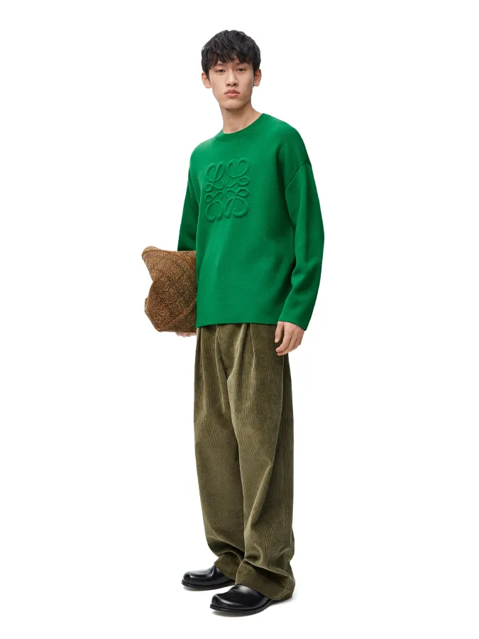 Combinación de jersey verde y pantalón verde de Loewe