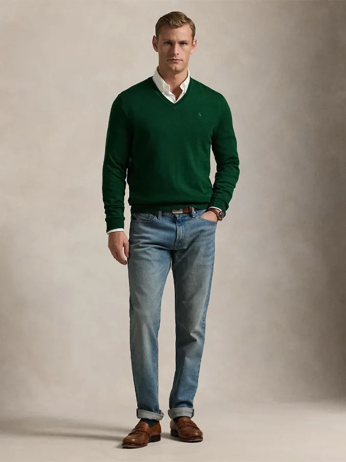 Combinación de jersey verde con mocasines de Ralph Lauren