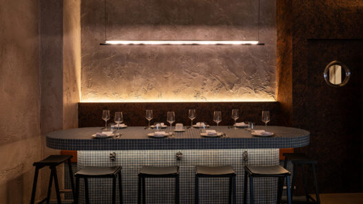 mesa del restaurante Norah, uno de los mejores restaurantes en Madrid para ir a cenar con amigos