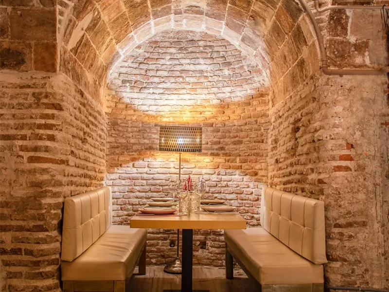 Bodega de los Secretos, uno de los mejores restaurantes de Madrid para cenar en pareja 