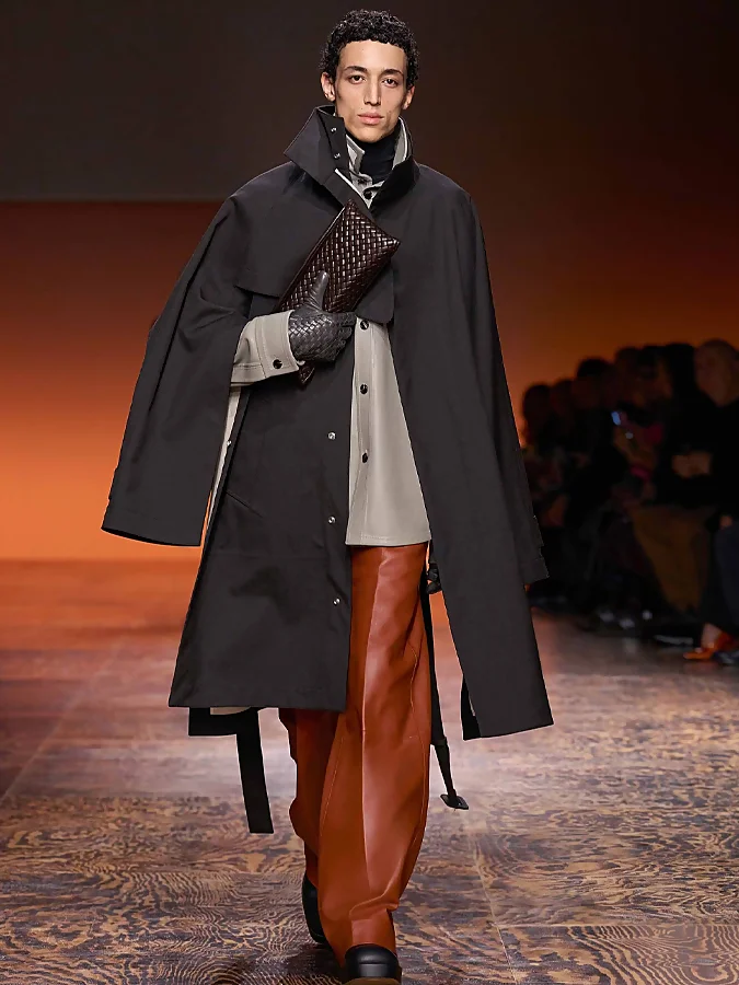 Outfit del desfile de Bottega Veneta otoño 2024