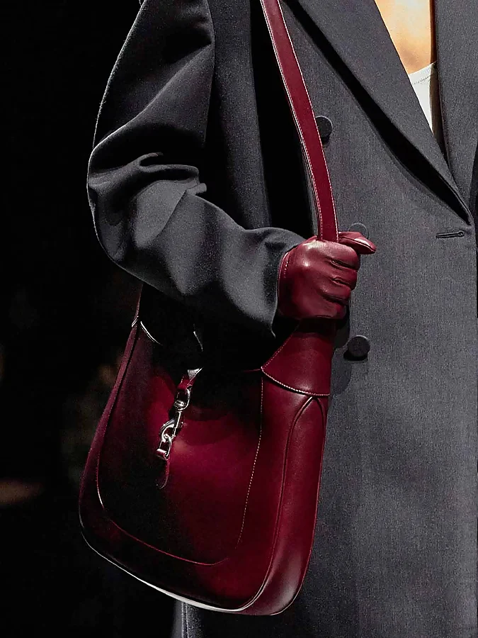 Detalle del bolso Jackie en rojo Ancora para hombre