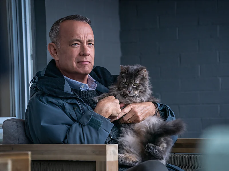 El vecino Otto, interpretado por Tom Hanks, intentando ser más flexible mentalmente