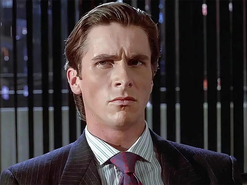 Christian Bale interpretando al narcisista Patrick Bateman