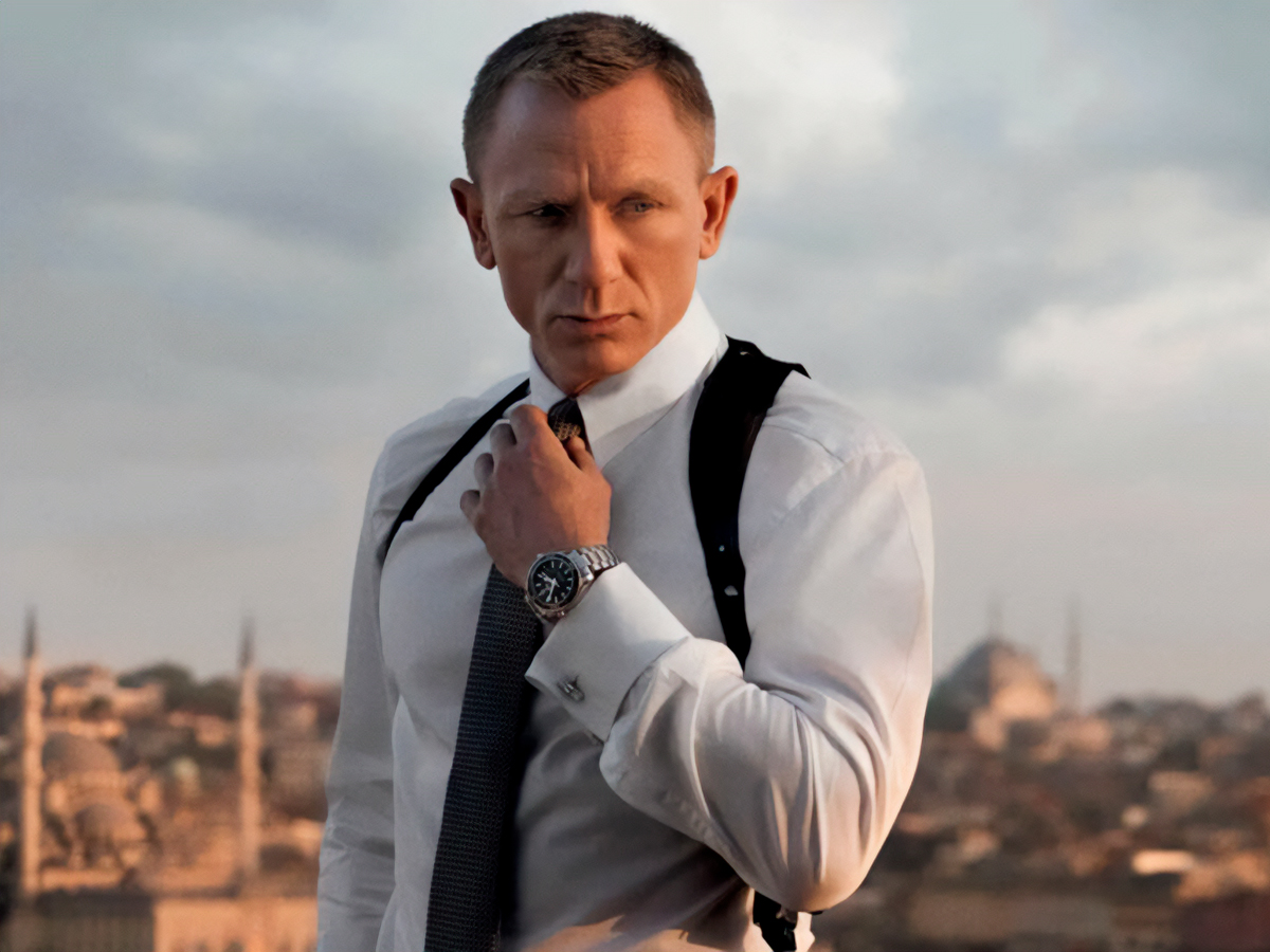 Daniel Craig interpretando al agente 007 en la película Sin tiempo para morir.