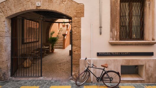 Entrada del Hotel Posada Terrasanta de Palma