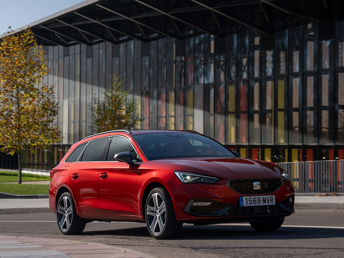 diseño exterior del nuevo SEAT León e-HYBRID 2024