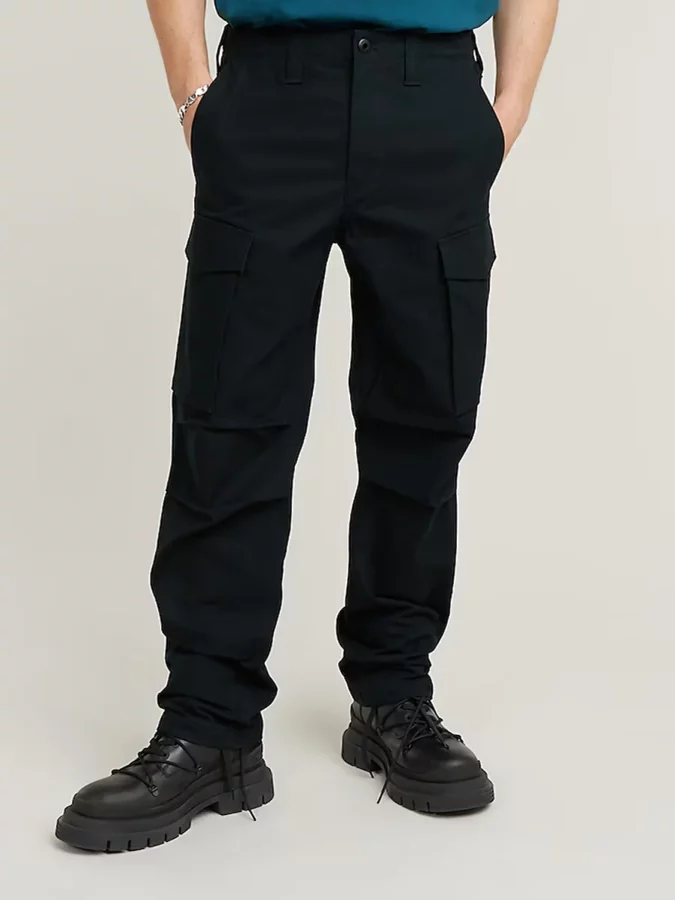 pantalón negro tipo cargo