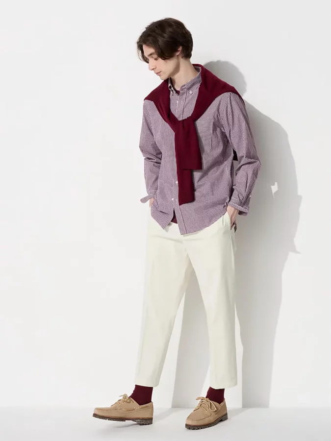 outfit de uniqlo para hombre con pantalones tobilleros