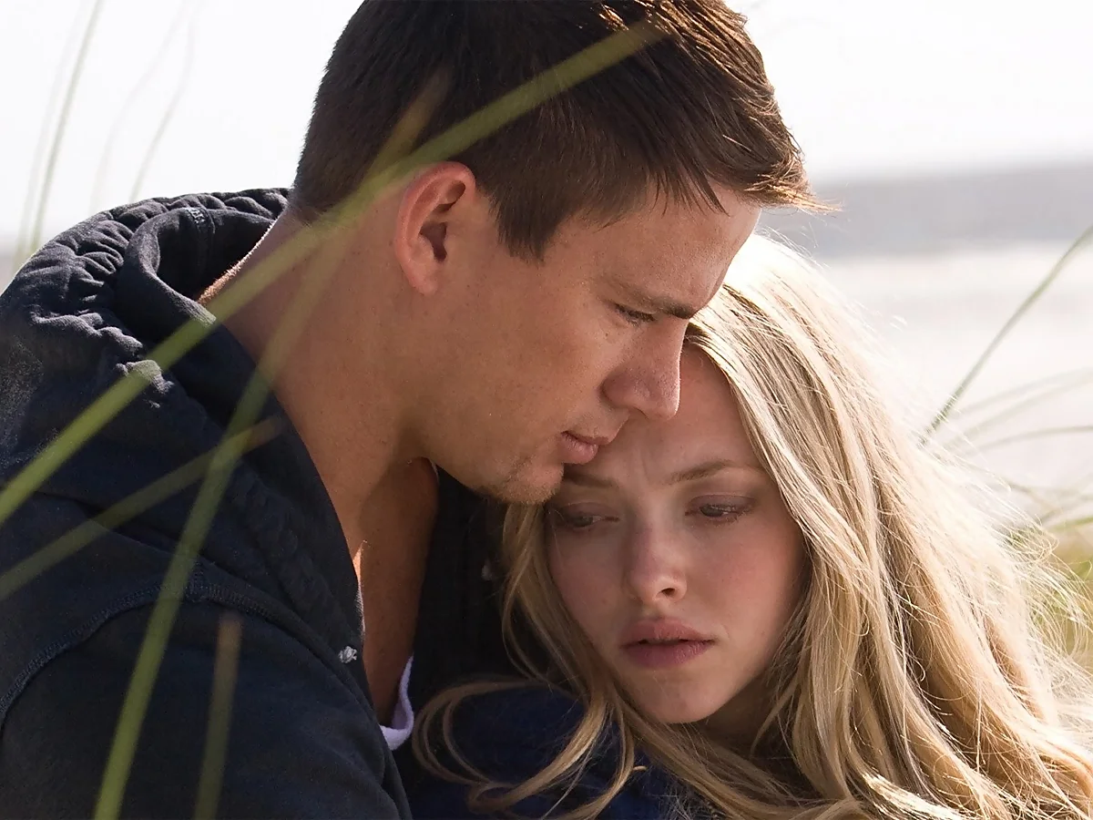 Amanda Seyfried y Channing Tatum en una relación a distancia en la película Dear John