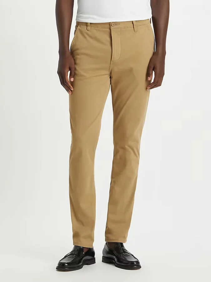 chino beige de hombre