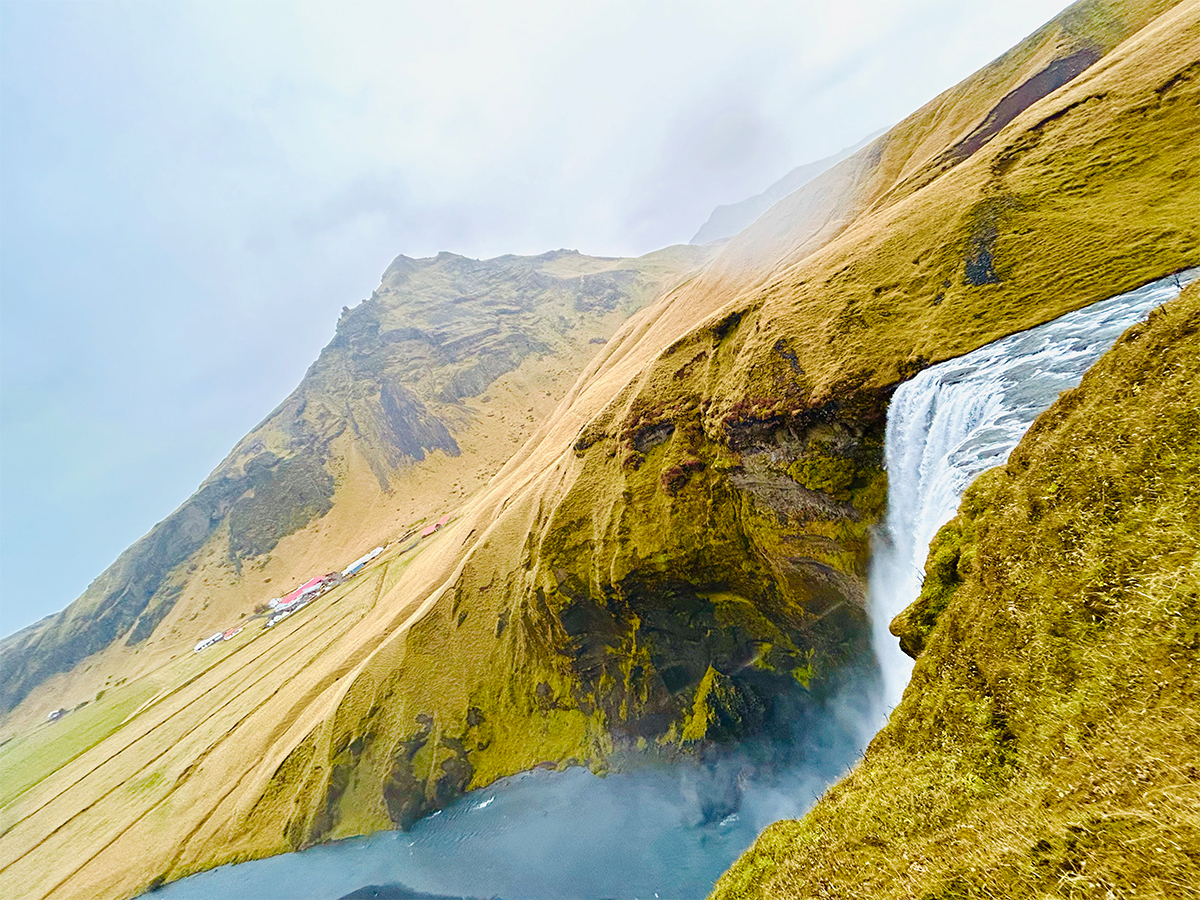 Cascada de Skogafoss en Islandia