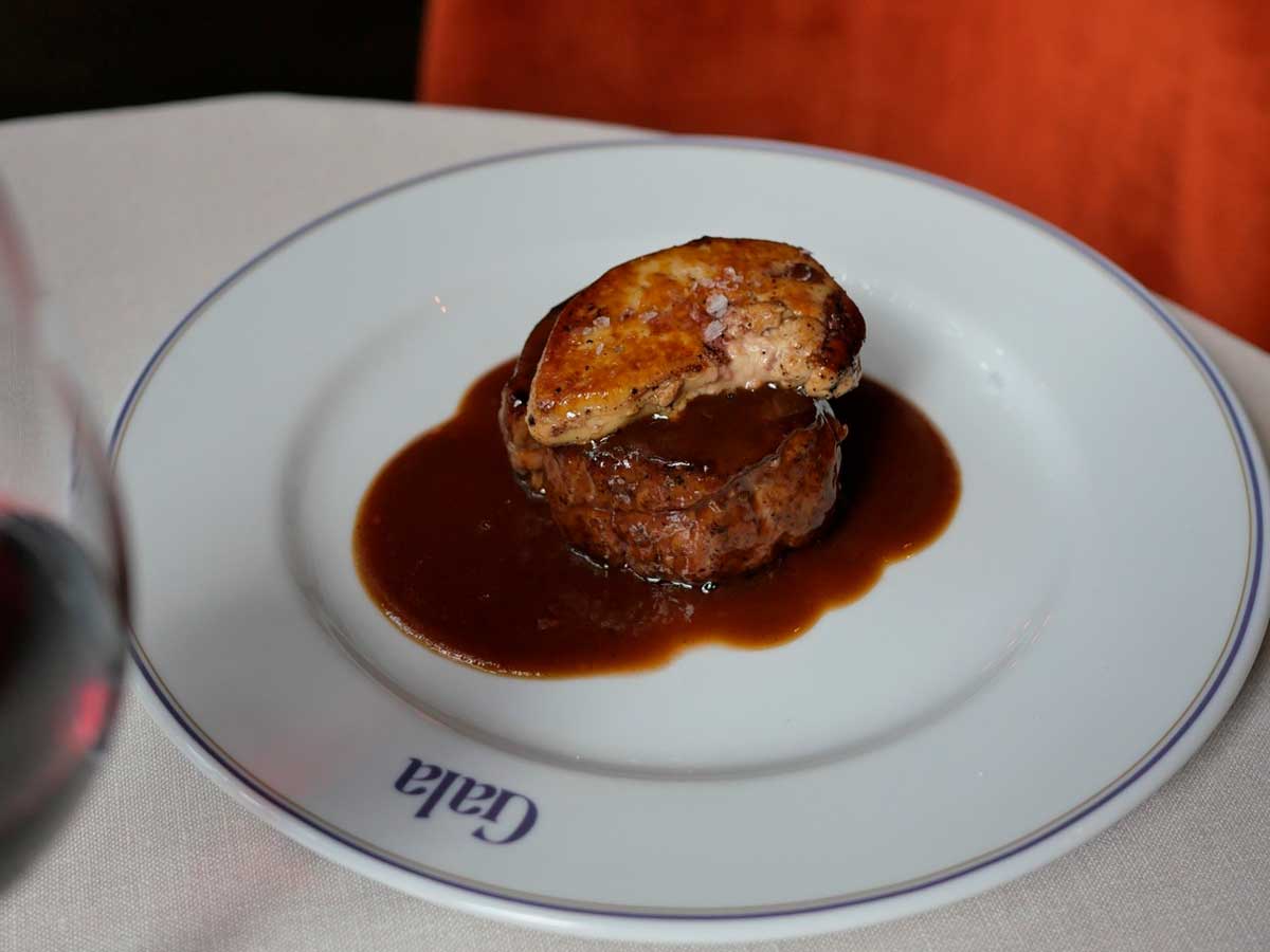 Plato de solomillo con foie del restaurante Gala, ubicado en el barrio de Chamberí.