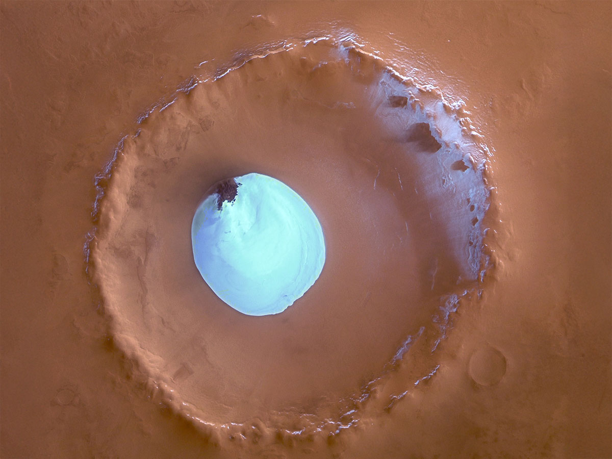 Agua en un cráter de Marte