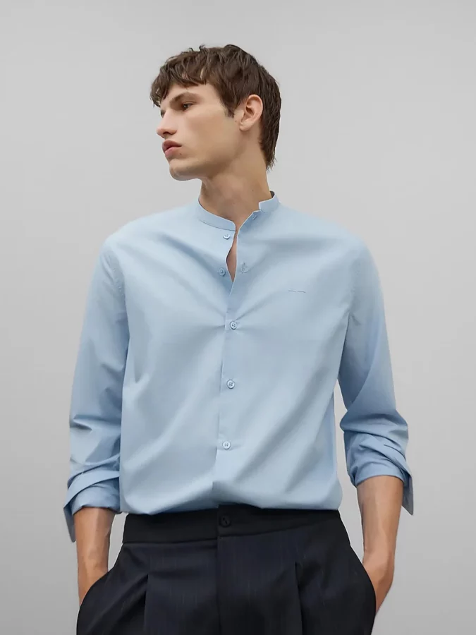 Camisa azul claro con cuello mao para hombre