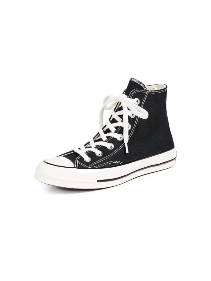 zapatillas negras altas de converse