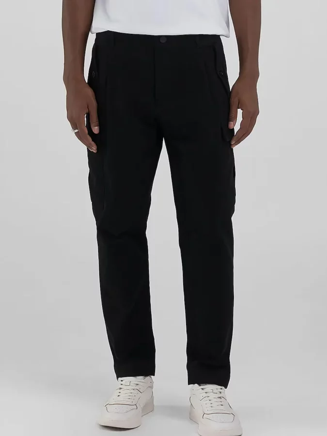 pantalones negros cargo de hombre