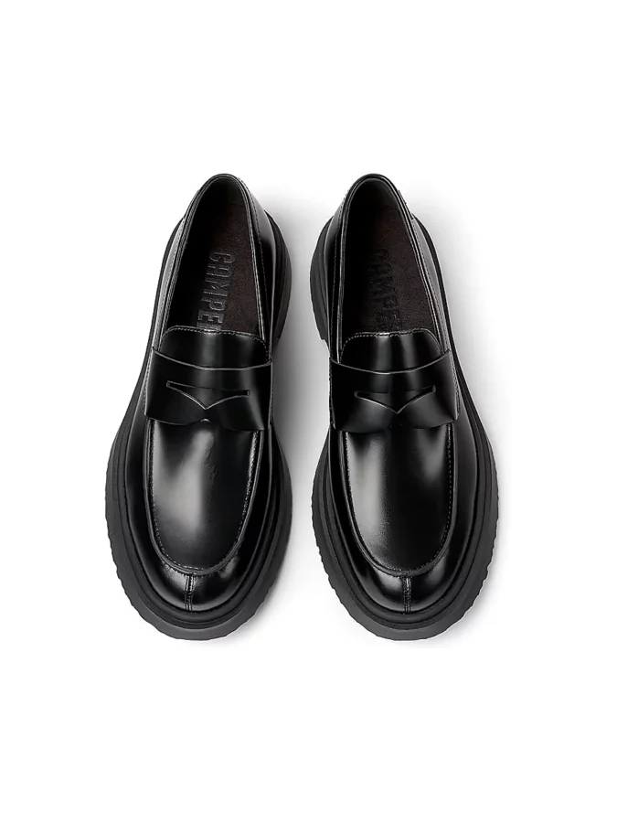 mocasines negros modernos de hombre