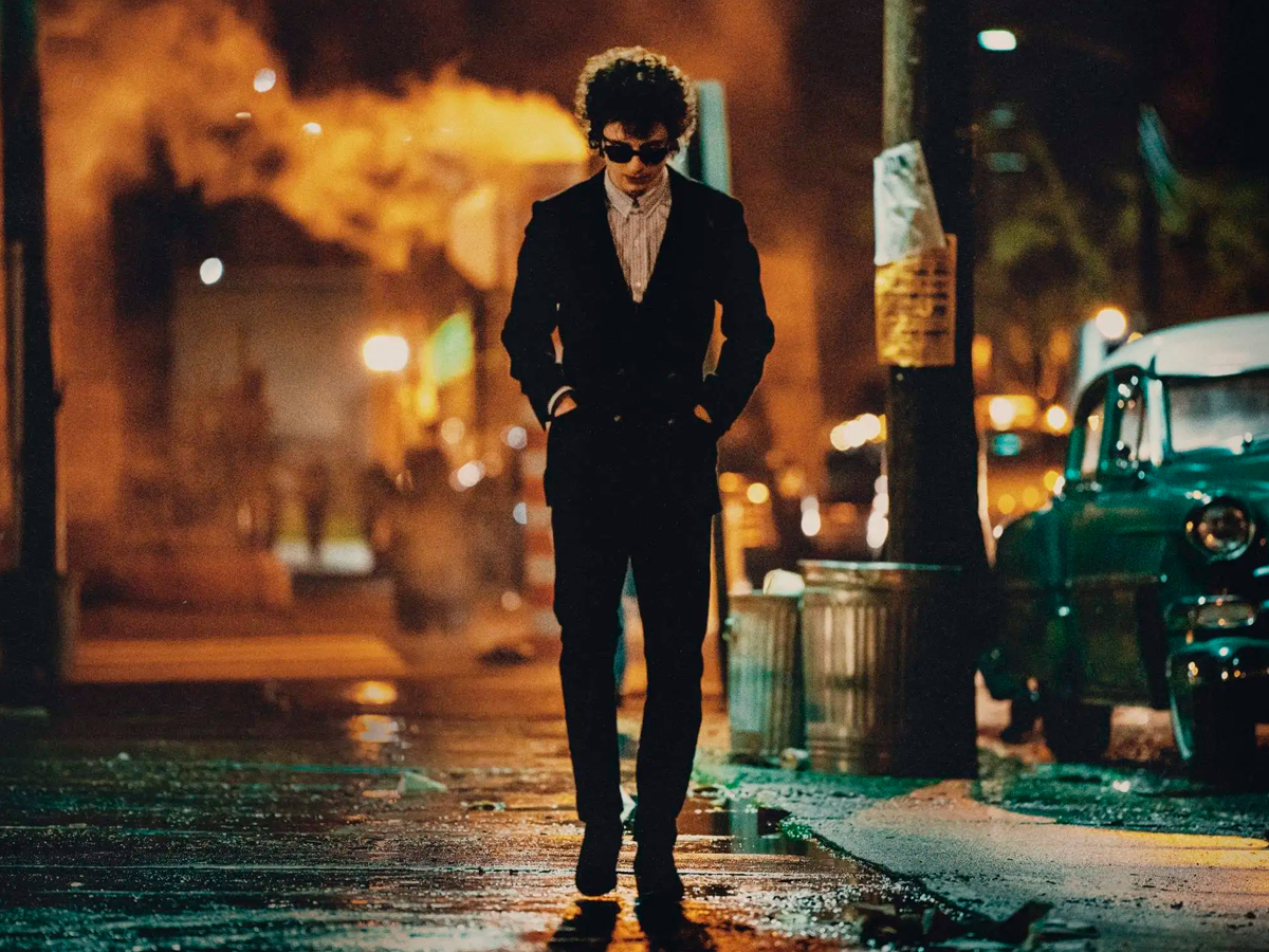 Imagen de A Complete Unknown, película biográfica sobre Bob Dylan que llegará a los cines en 2025.