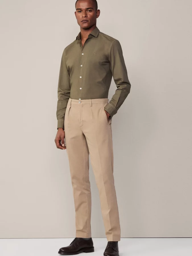 pantalón beige de pinzas