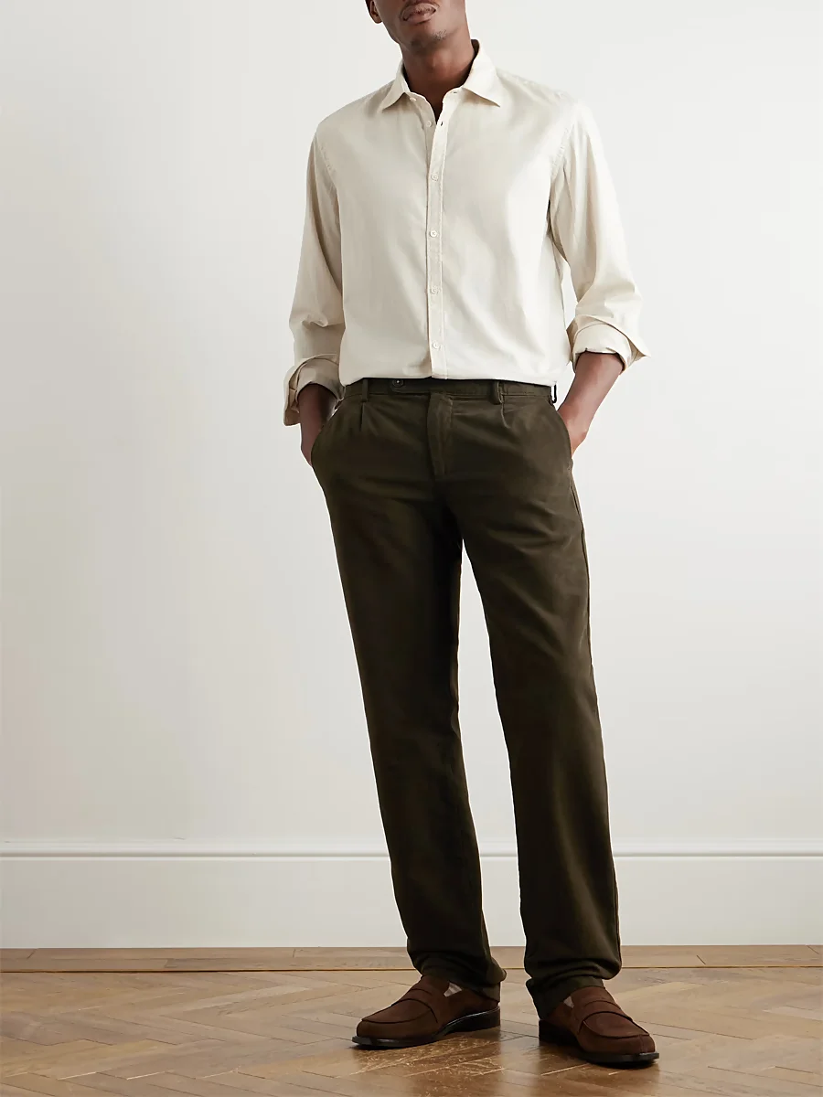 camisa beige lisa con pantalones de Massimo Alba