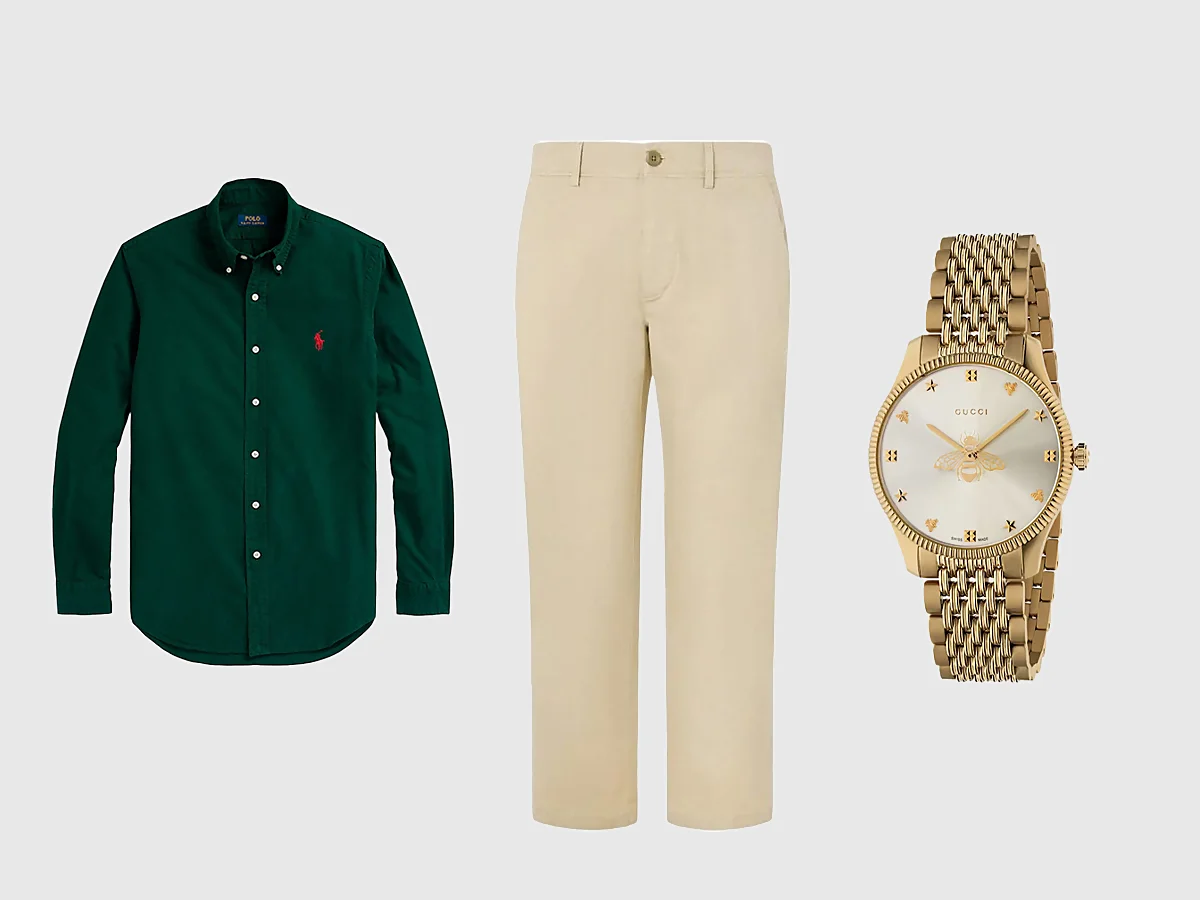 Look con camisa verde y chinos beige con reloj dorado