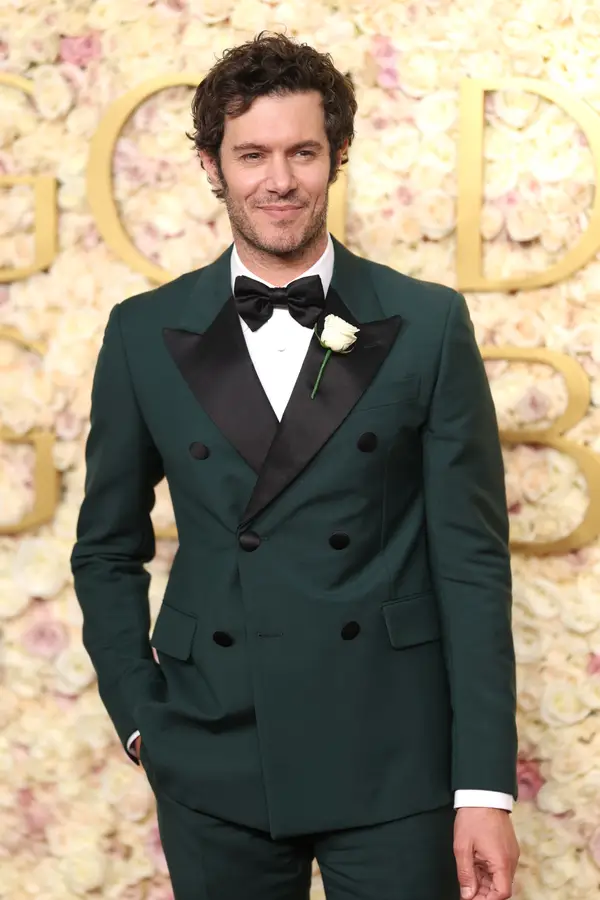 Adam Brody uno de los hombres mejor vestidos de los Globos de Oro 2025.