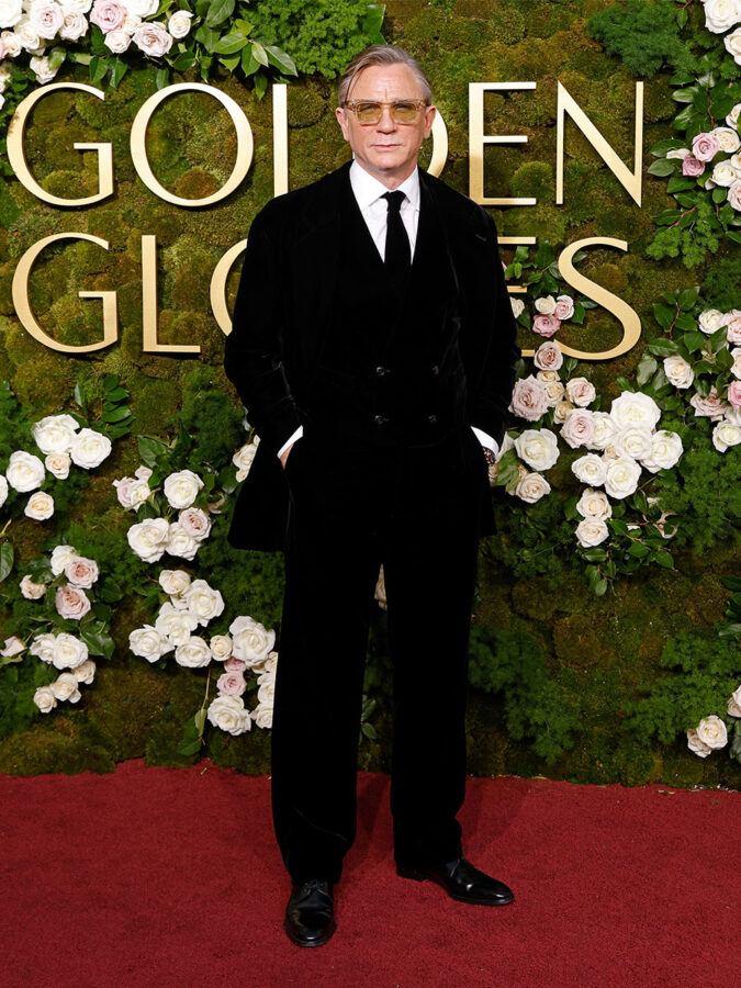 El actor Daniel Craig en la gala de los Globos de Oro 2025 vestido de Giorgio Armani.