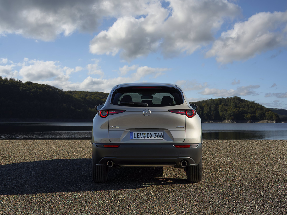 Trasera del nuevo Mazda CX-30 2025