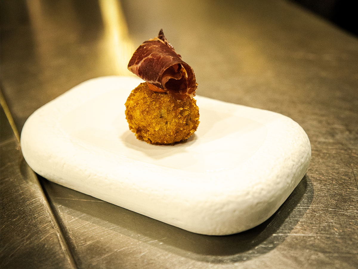 croquetas de gamba roja del restaurante Rocacho Plaza