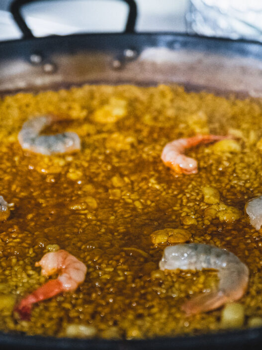 Paella del señoret, con gamba y langostino pelados del restaurante Rocacho Plaza