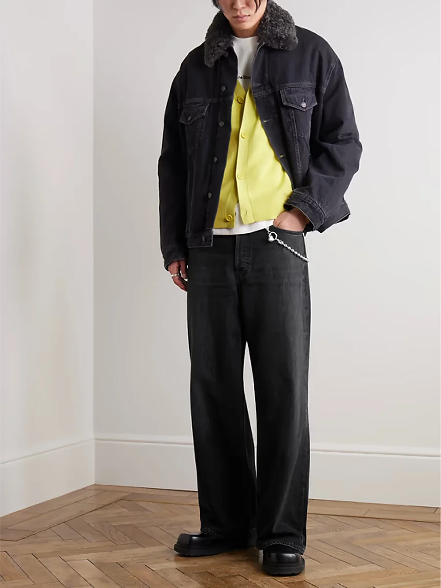 Look de Acne Studios para hombre con jeans negros wide leg