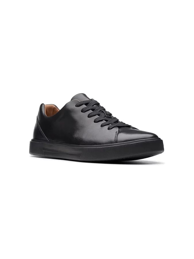 zapatillas negras minimalistas con cordones 