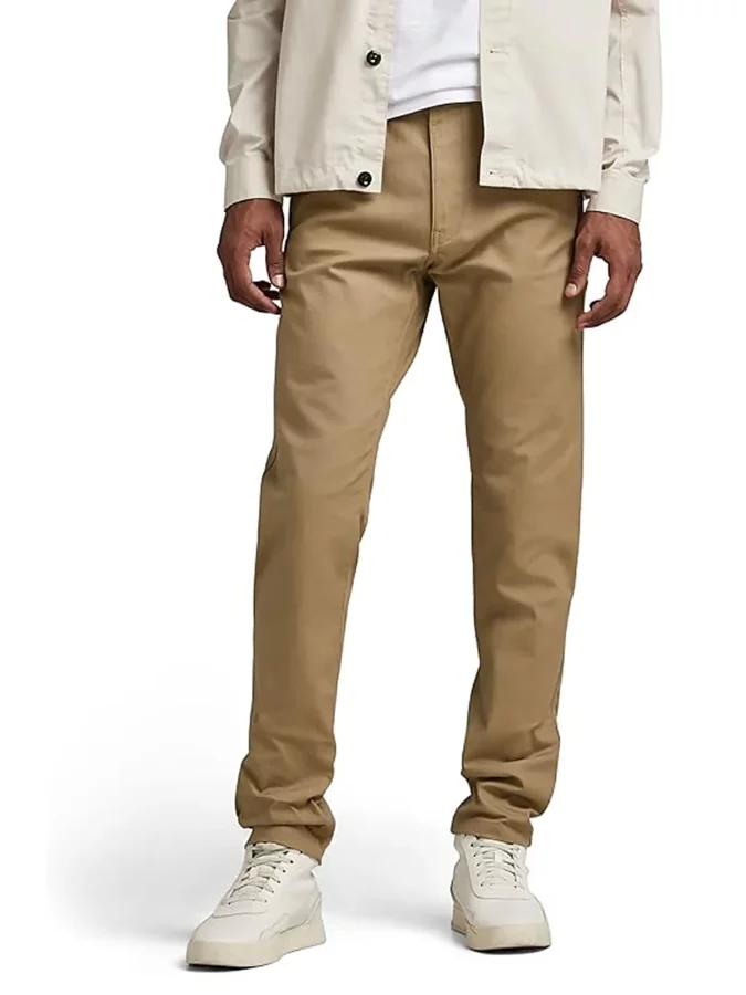 pantalones chinos de color beige 