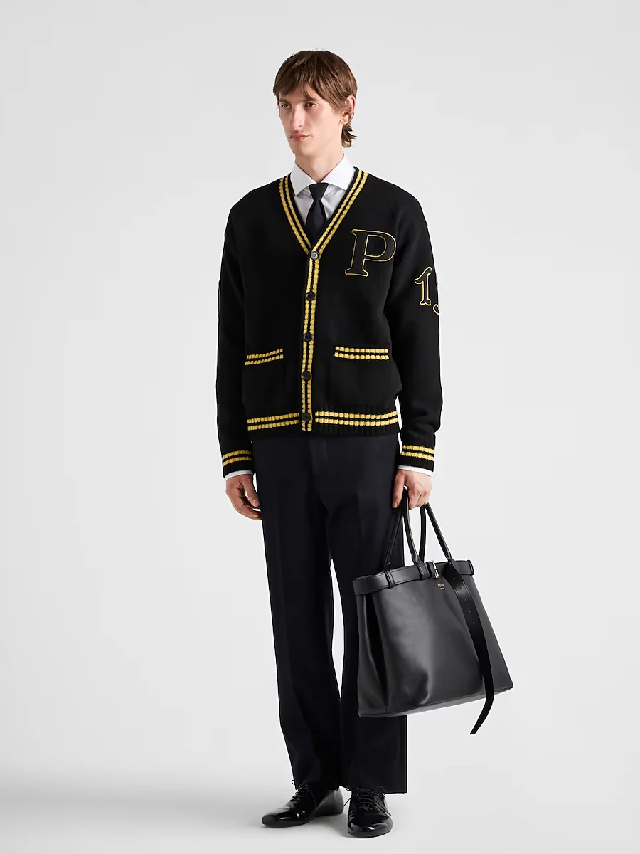 total black look preppy de prada hombre