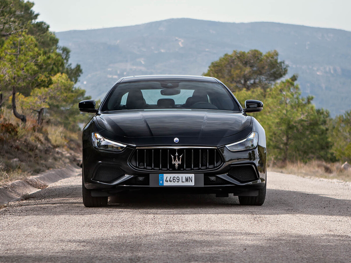 El Maserati Ghibli Hybrid es uno de los coches recomendados si haces 50.000km al año