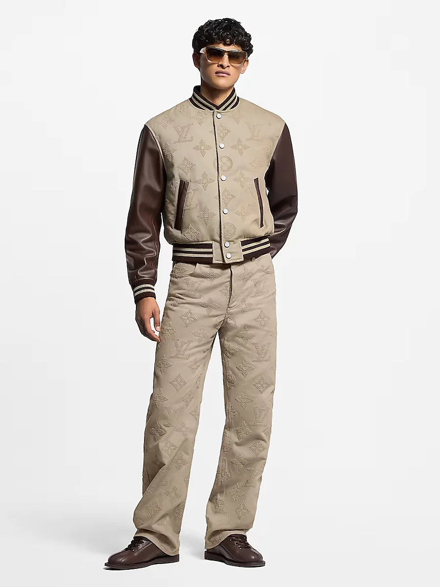 look de Louis Vuitton para hombre con chaqueta bomber varsity 