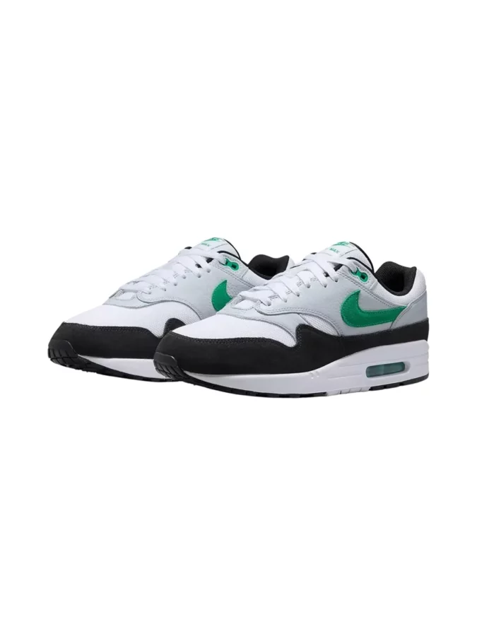 Nike Air Max con swoosh verde