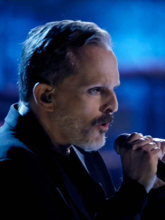 mejores cantantes hombres españoles Miguel Bosé