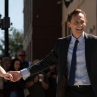 Así es La vida de Chuck, la nueva adaptación de Stephen King protagonizada por Tom Hiddleston Escena de la película La vida de Chuck