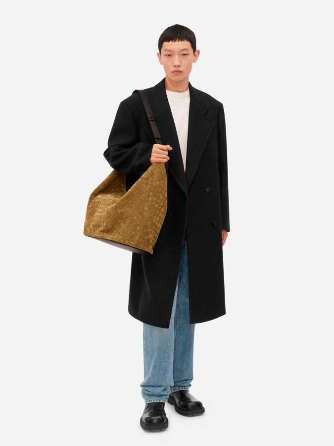 Modelo con Large Passenger de Bottega Veneta