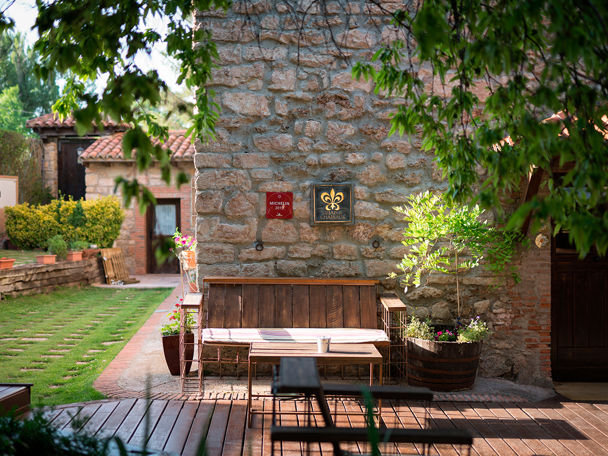 Jardín del restaurante Molino de Alcuneza