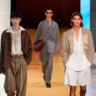 looks de hombre con camisa de cuello mao primavera/verano 2025