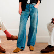 Así se visten los mocasines de ante marrón que resuelven cualquier look esta primavera 2025 Outfits de hombre con mocasines de ante marrones