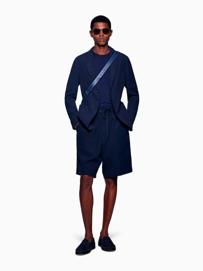 Outfit casual hombre Giorgio Armani verano 2025